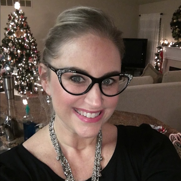 Meet your Posher, April - Picture 3 of 8